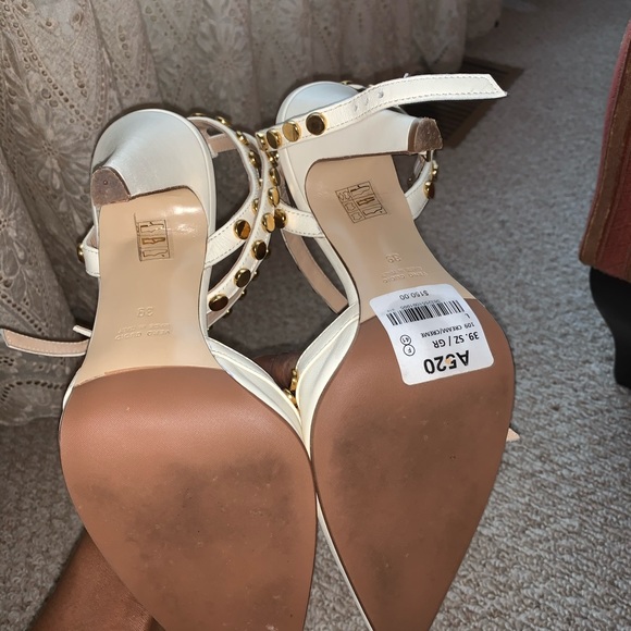 🌟Host Pick!🌟Le Chataeu Luxe a520L studded heel - Picture 7 of 7